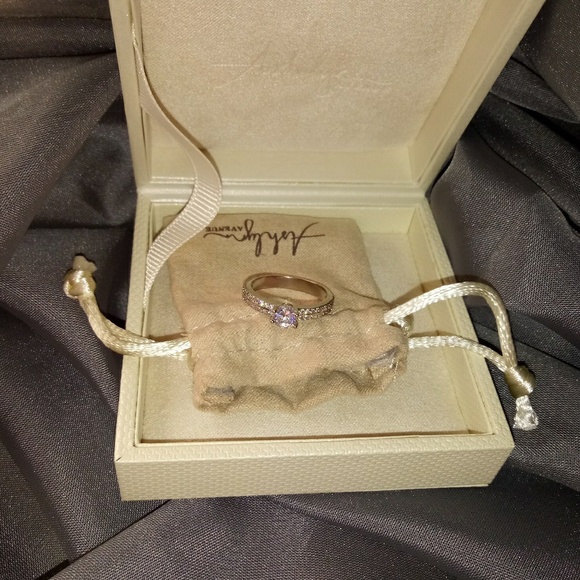 Ring - Picture 3 of 4